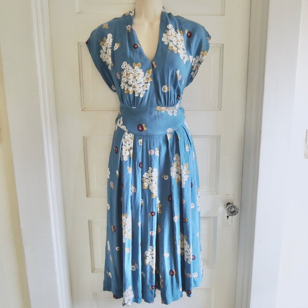 Emily and Fin Blue & White Floral Retro 40s Dress M
